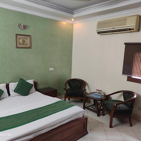 Hotel Paradise Chandīgarh Quarto foto