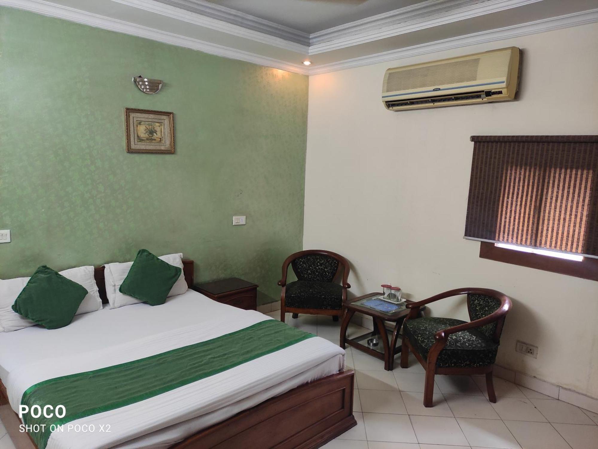 Hotel Paradise Chandīgarh Quarto foto